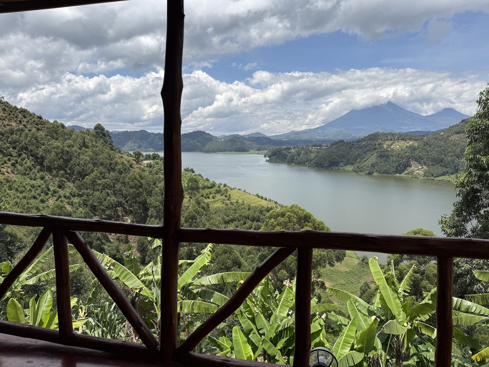 Lake Mulehe gorilla lodge5