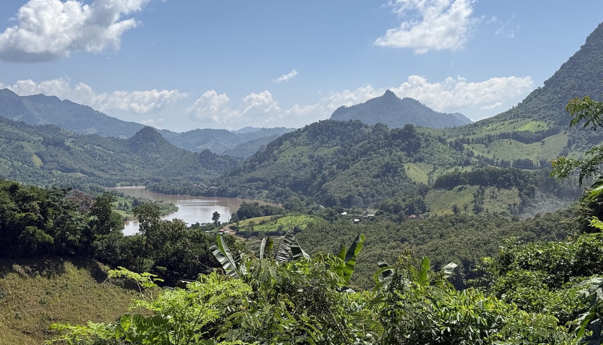 Uitzicht in Laos op bergen