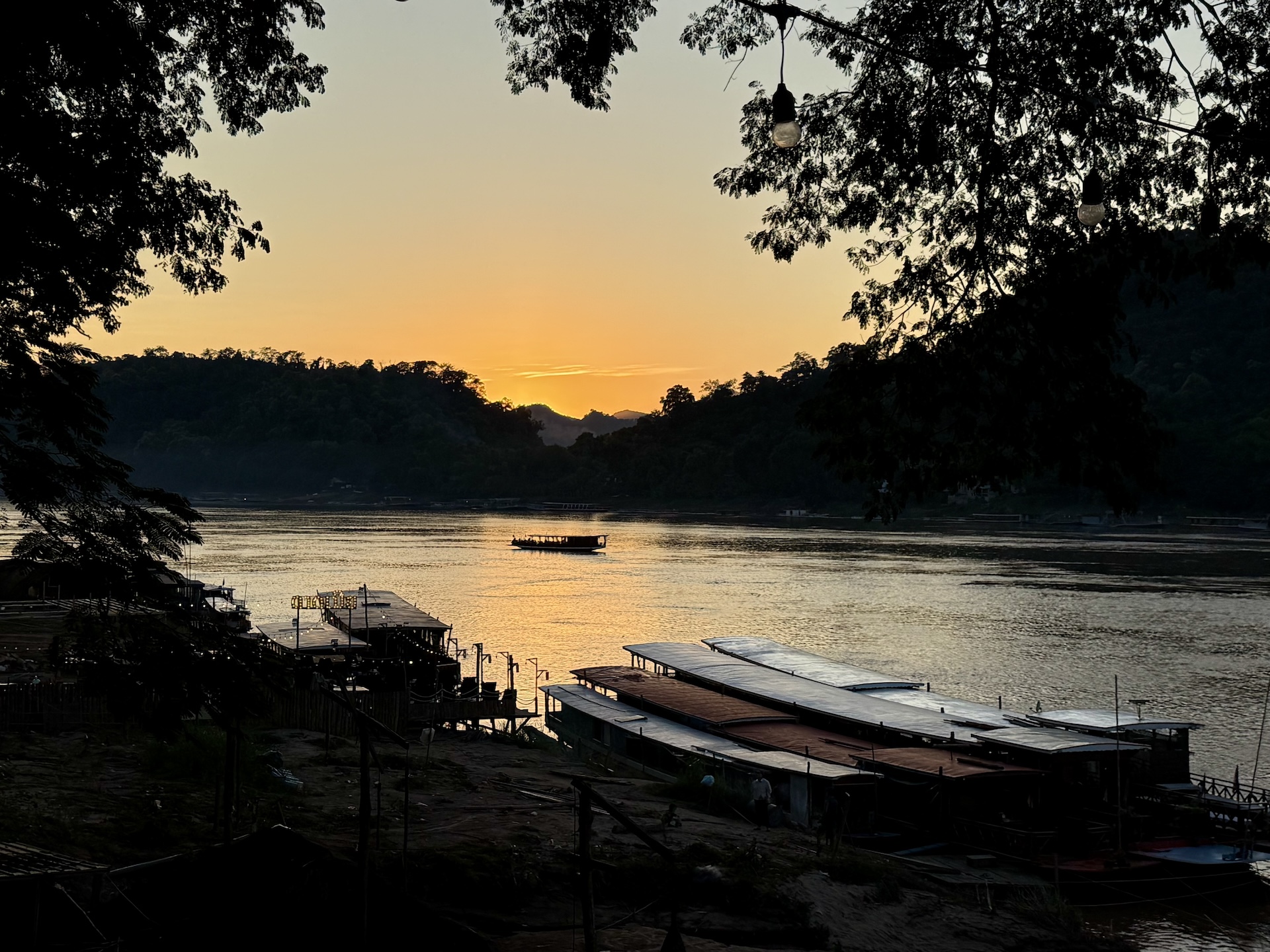 zonsondergang Laos